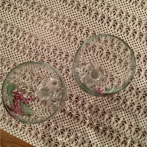 Beautiful hand-painted set of two grape pattern, wine glasses - Picture 3 of 3